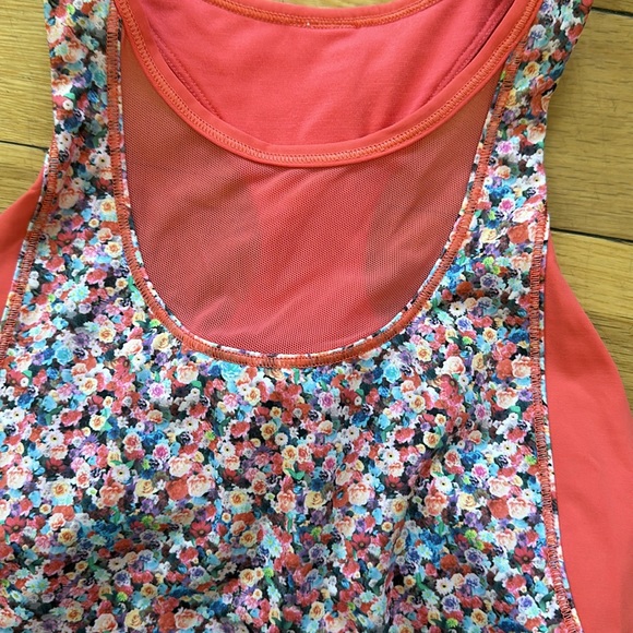 LULULEMON Racerback workout top - Picture 2 of 4